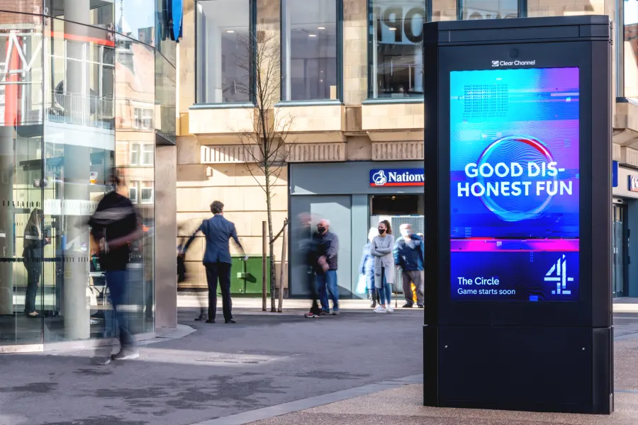 digital-bus-stop-advertising